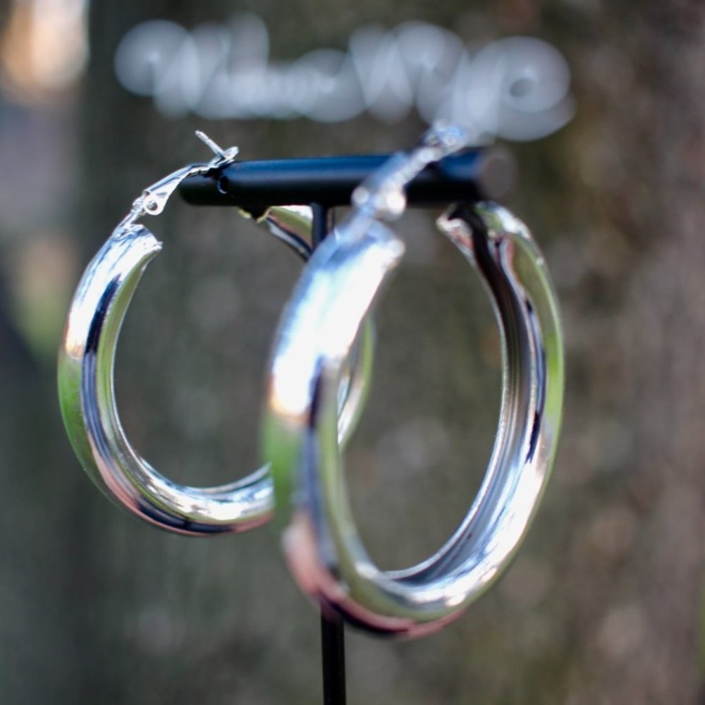 New Large Chunky SILVER simple classic trend hoops - Picture 8 of 13